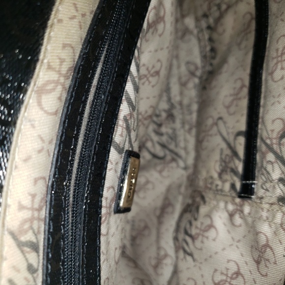 Guess handbag - Picture 3 of 3